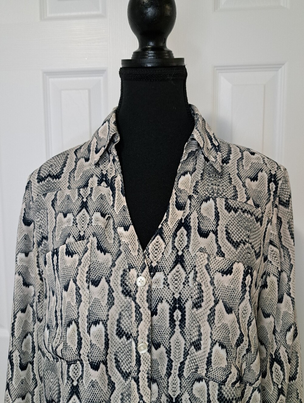 Express The Portifino Shirt Snakeskin Animal Print Blouse Black Beige Medium - Picture 2 of 11